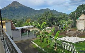 Holi Homestay Trawas